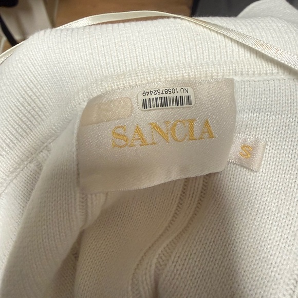 Sancia classic knit maxi dress - Picture 8 of 10